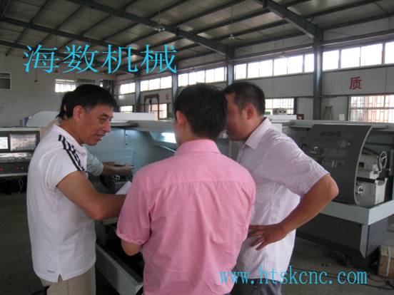 秦皇島客戶(hù)來(lái)公司驗收數控車(chē)床［組圖］